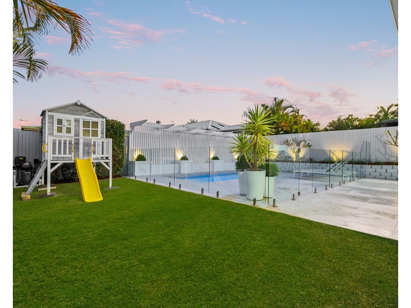 20 Plover Avenue, Paradise Point QLD 4216