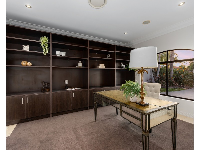 17 The Sovereign Mile, Sovereign Islands QLD 4216