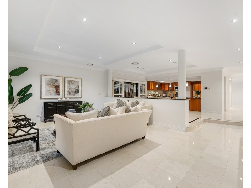 17 The Sovereign Mile, Sovereign Islands QLD 4216