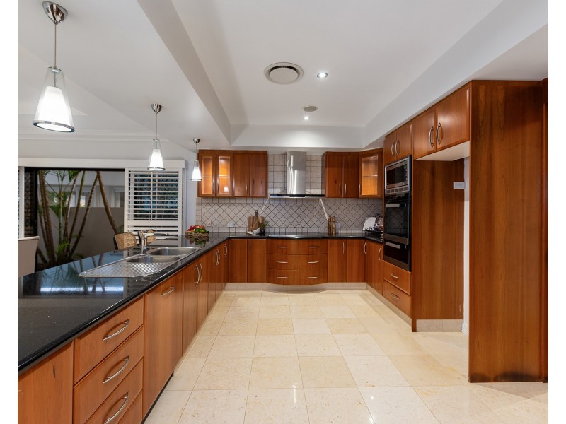 17 The Sovereign Mile, Sovereign Islands QLD 4216