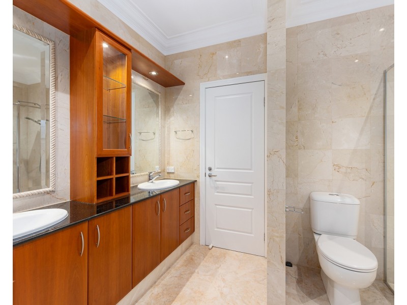 17 The Sovereign Mile, Sovereign Islands QLD 4216