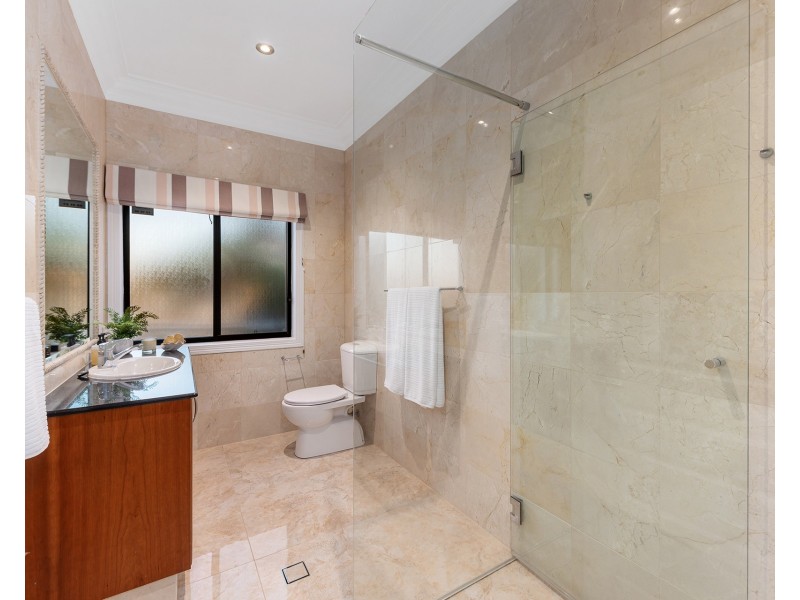 17 The Sovereign Mile, Sovereign Islands QLD 4216