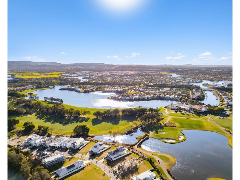 9223 Peter Senior Drive, Hope Island QLD 4212