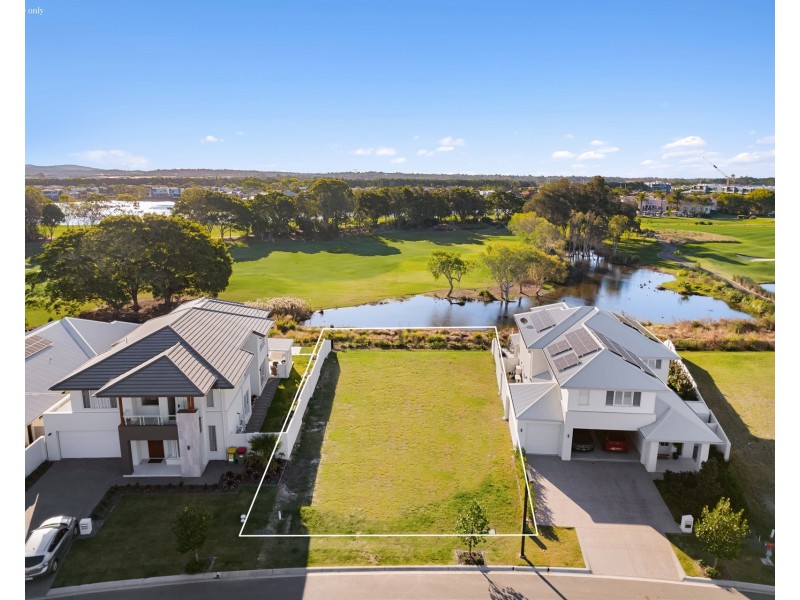 9223 Peter Senior Drive, Hope Island QLD 4212