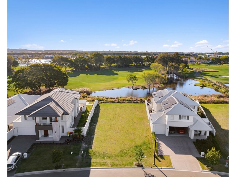 9223 Peter Senior Drive, Hope Island QLD 4212