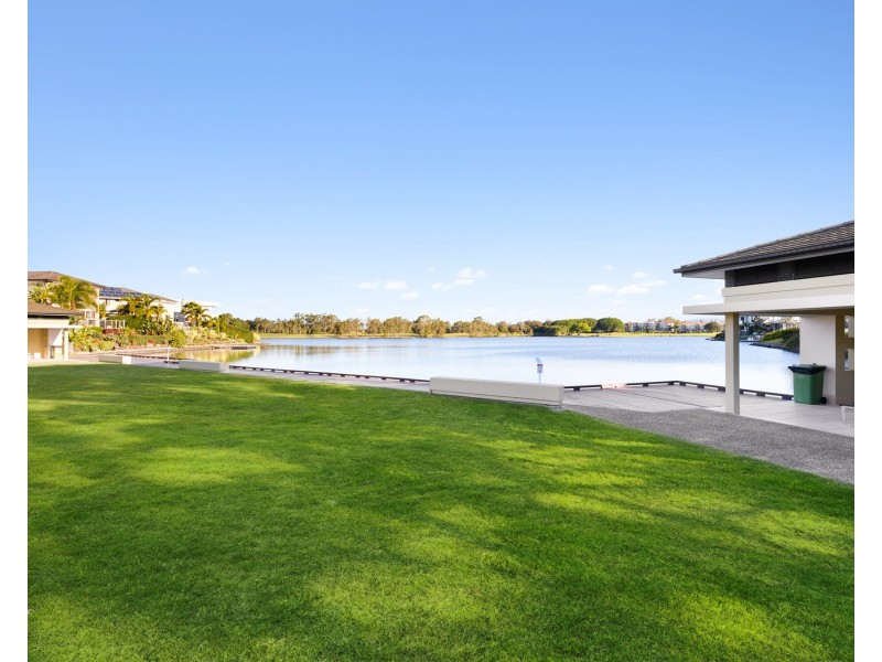 9223 Peter Senior Drive, Hope Island QLD 4212