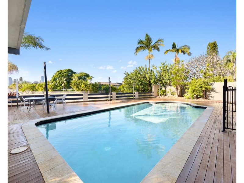 25 Bermuda Street, Broadbeach Waters QLD 4218