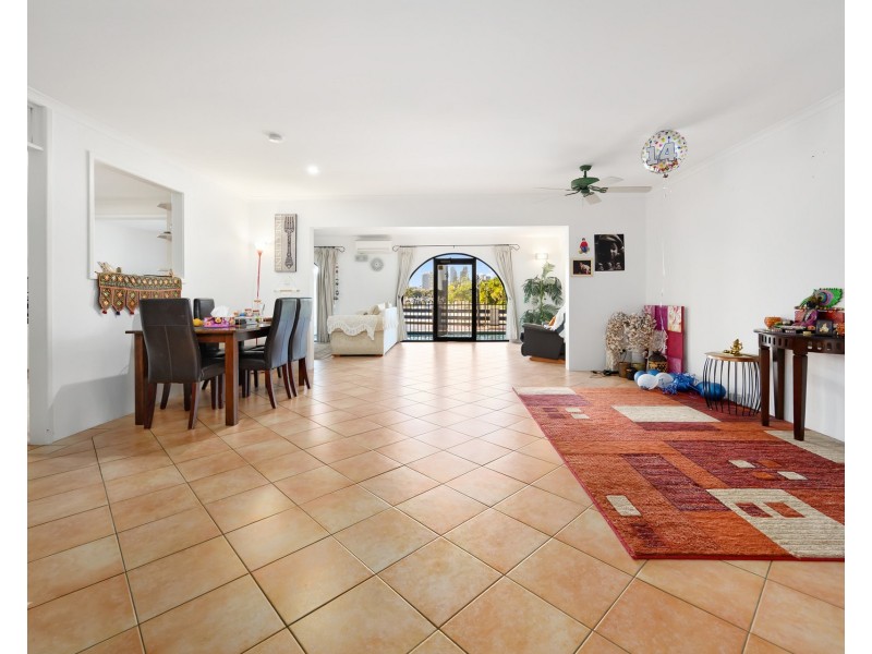 25 Bermuda Street, Broadbeach Waters QLD 4218