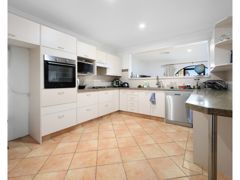 25 Bermuda Street, Broadbeach Waters QLD 4218