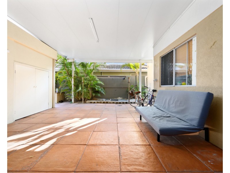 25 Bermuda Street, Broadbeach Waters QLD 4218