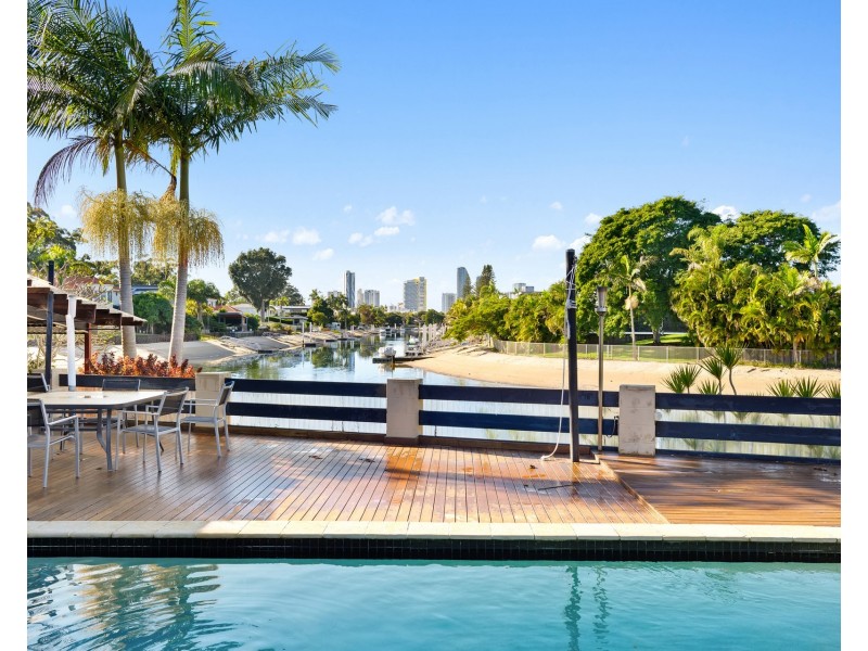 25 Bermuda Street, Broadbeach Waters QLD 4218