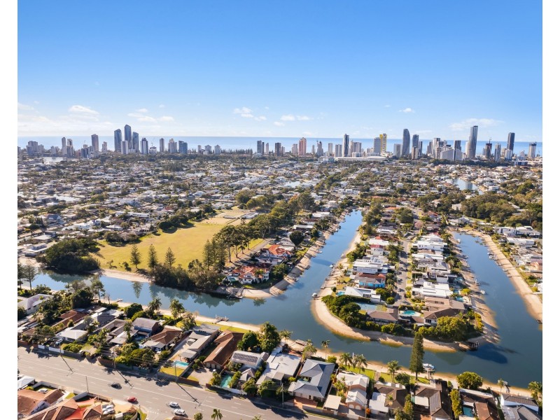 25 Bermuda Street, Broadbeach Waters QLD 4218