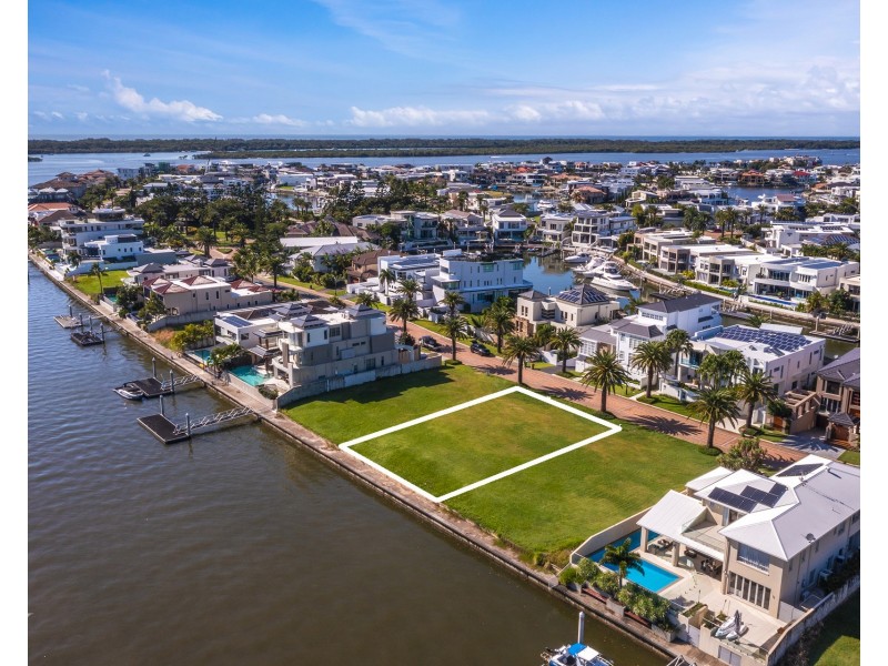 19 Knightsbridge Parade West, Sovereign Islands QLD 4216