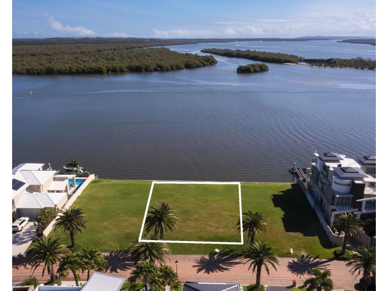 19 Knightsbridge Parade West, Sovereign Islands QLD 4216