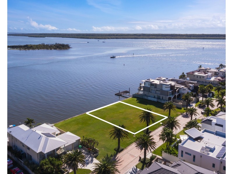 19 Knightsbridge Parade West, Sovereign Islands QLD 4216