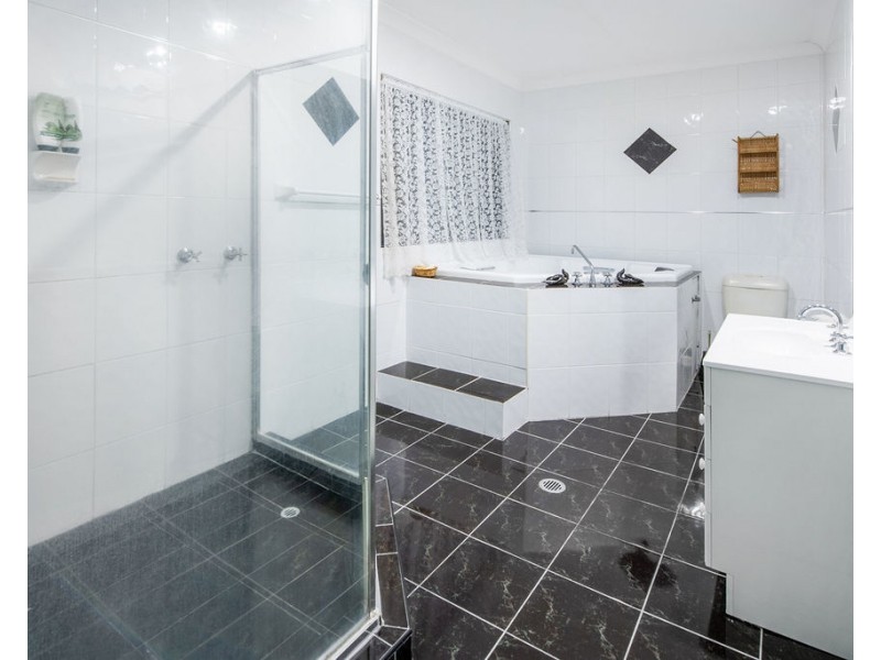 26 River Cove Place, Helensvale QLD 4212