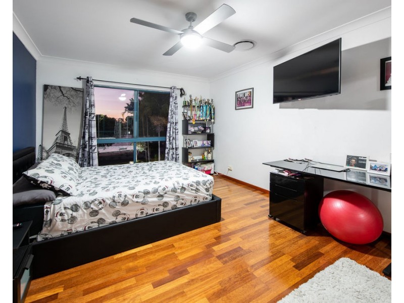 26 River Cove Place, Helensvale QLD 4212