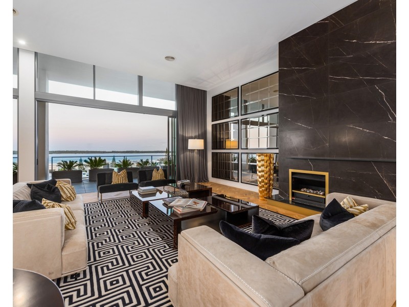 2601/2 Ephraim Island, Paradise Point QLD 4216