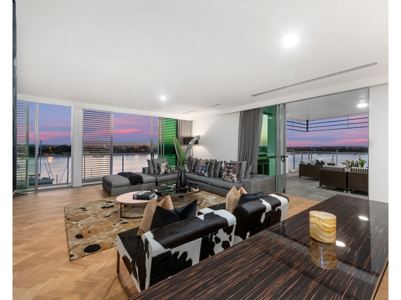 2601/2 Ephraim Island, Paradise Point QLD 4216