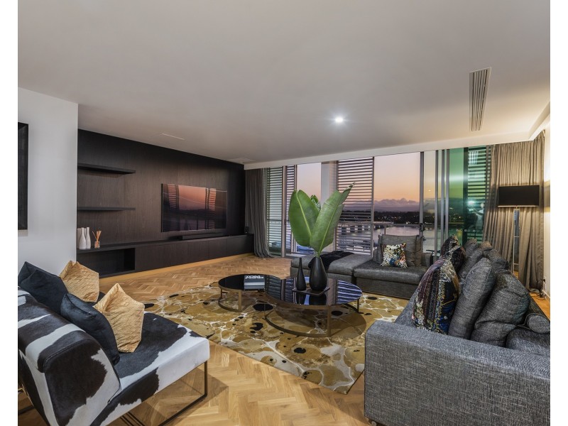 2601/2 Ephraim Island, Paradise Point QLD 4216