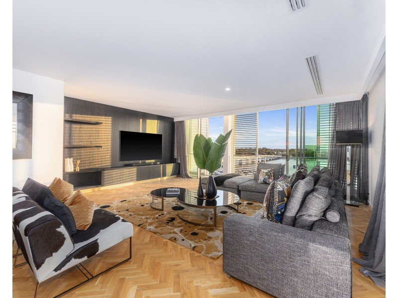 2601/2 Ephraim Island, Paradise Point QLD 4216