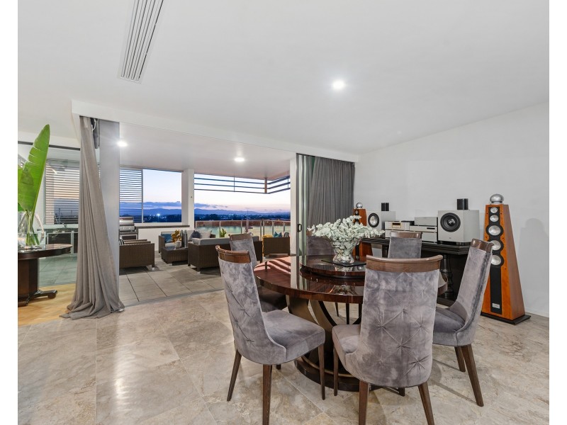 2601/2 Ephraim Island, Paradise Point QLD 4216