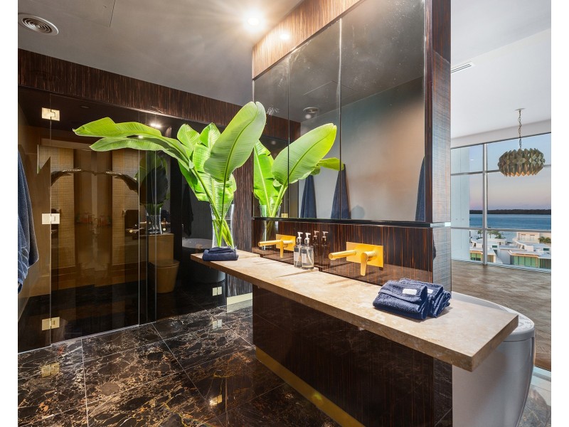 2601/2 Ephraim Island, Paradise Point QLD 4216