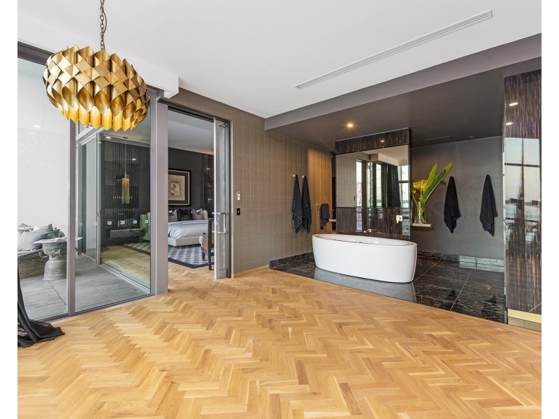 2601/2 Ephraim Island, Paradise Point QLD 4216