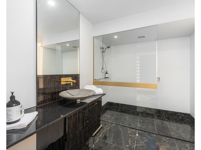 2601/2 Ephraim Island, Paradise Point QLD 4216