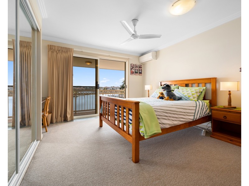 50/76 Bayview Street, Runaway Bay QLD 4216