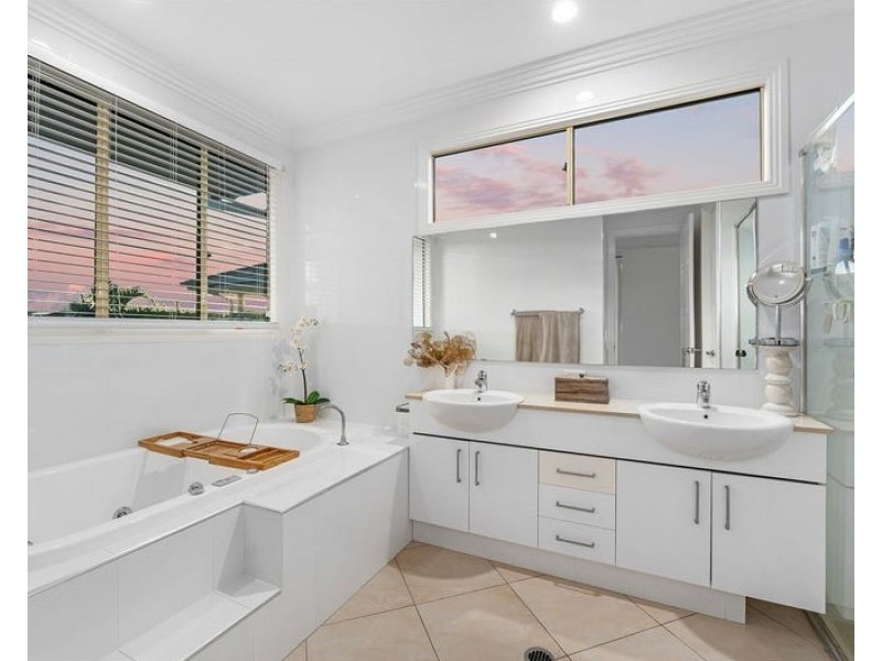 7413 Ellensbrook Drive, Hope Island QLD 4212