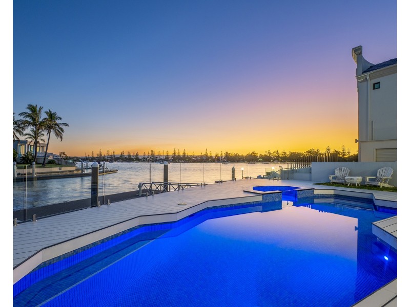 9 Brittanic Crescent, Sovereign Islands QLD 4216