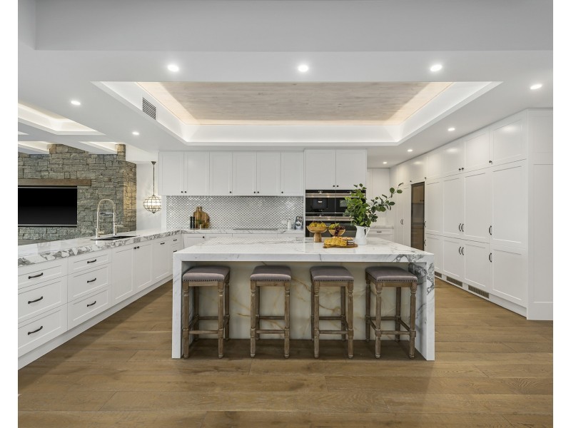 9 Brittanic Crescent, Sovereign Islands QLD 4216