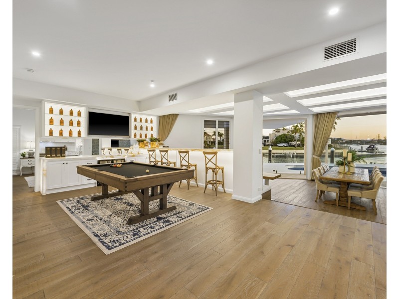 9 Brittanic Crescent, Sovereign Islands QLD 4216