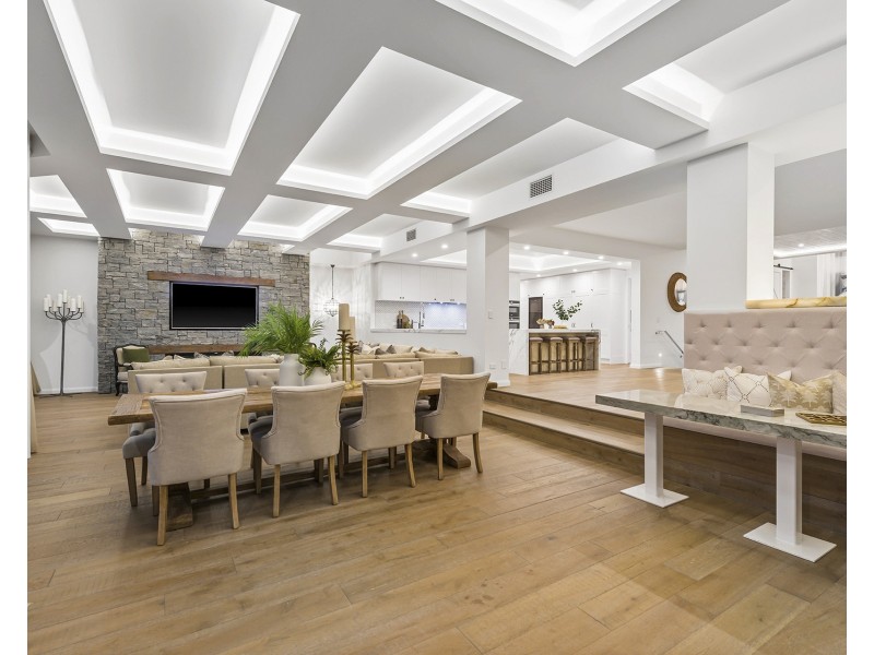 9 Brittanic Crescent, Sovereign Islands QLD 4216