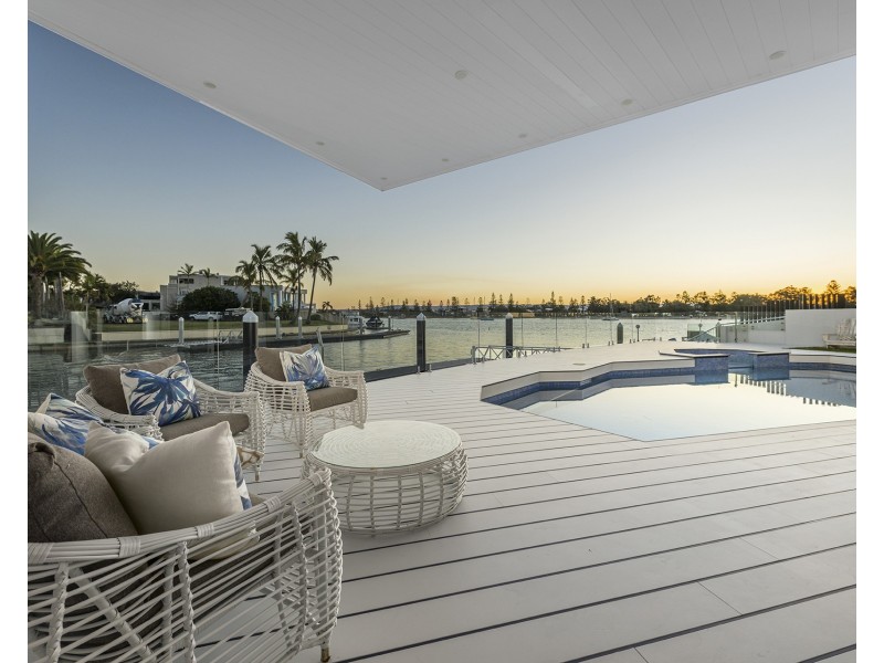 9 Brittanic Crescent, Sovereign Islands QLD 4216