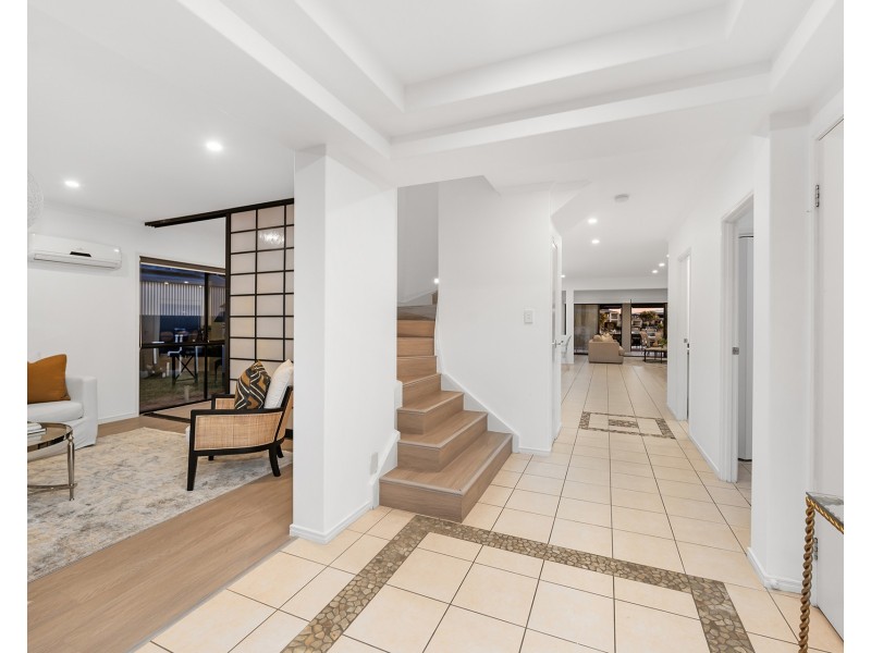 4 Sabrina Avenue, Helensvale QLD 4212