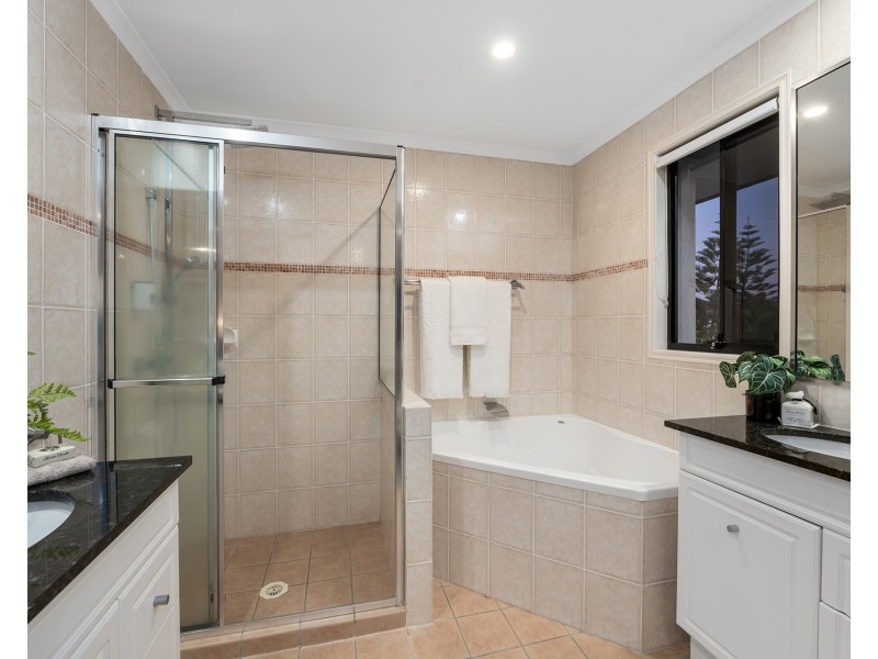 4 Sabrina Avenue, Helensvale QLD 4212