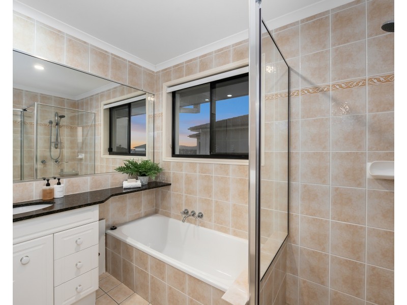 4 Sabrina Avenue, Helensvale QLD 4212