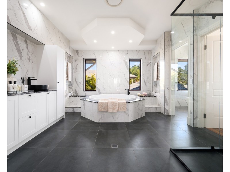 3118 Riverleigh Drive, Hope Island QLD 4212