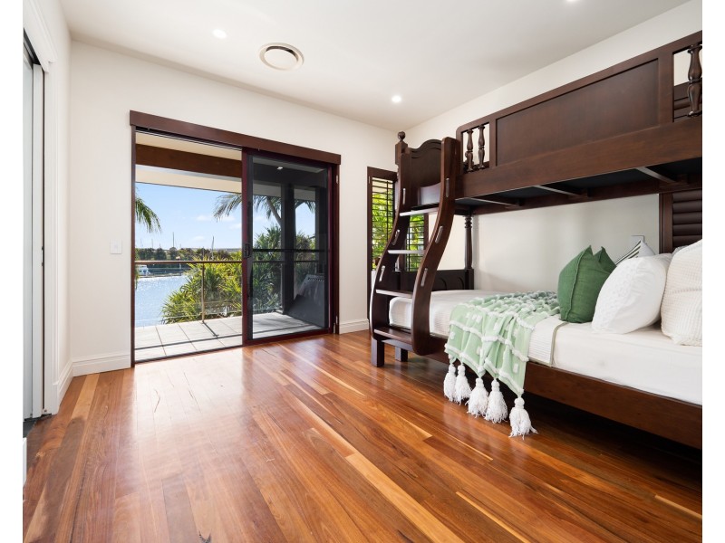 3118 Riverleigh Drive, Hope Island QLD 4212