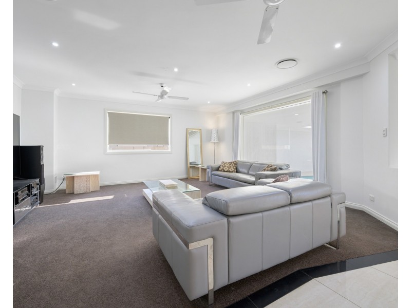 15 Excalibur Court, Sovereign Islands QLD 4216