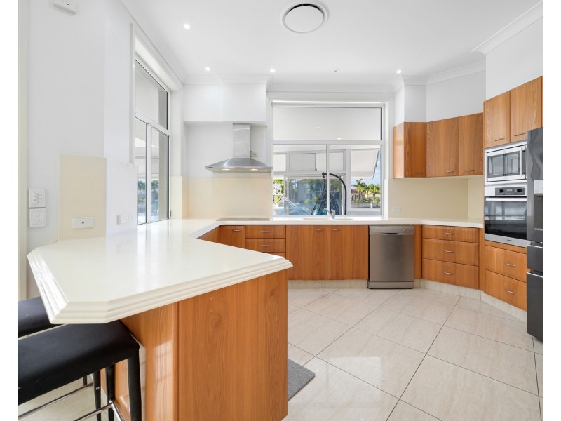 15 Excalibur Court, Sovereign Islands QLD 4216