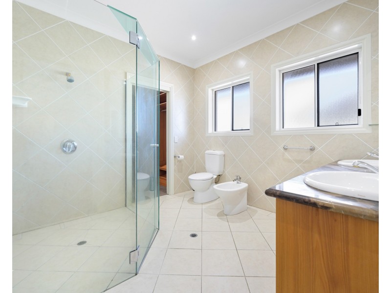 15 Excalibur Court, Sovereign Islands QLD 4216