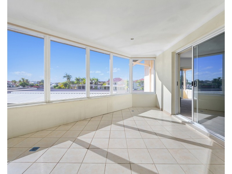 15 Excalibur Court, Sovereign Islands QLD 4216