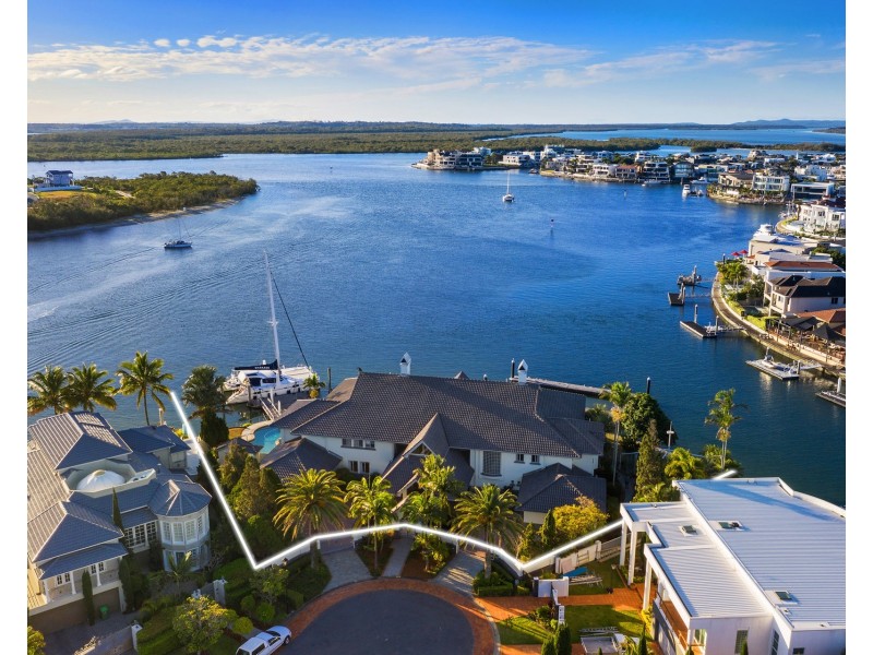 28 Excalibur Court, Sovereign Islands QLD 4216