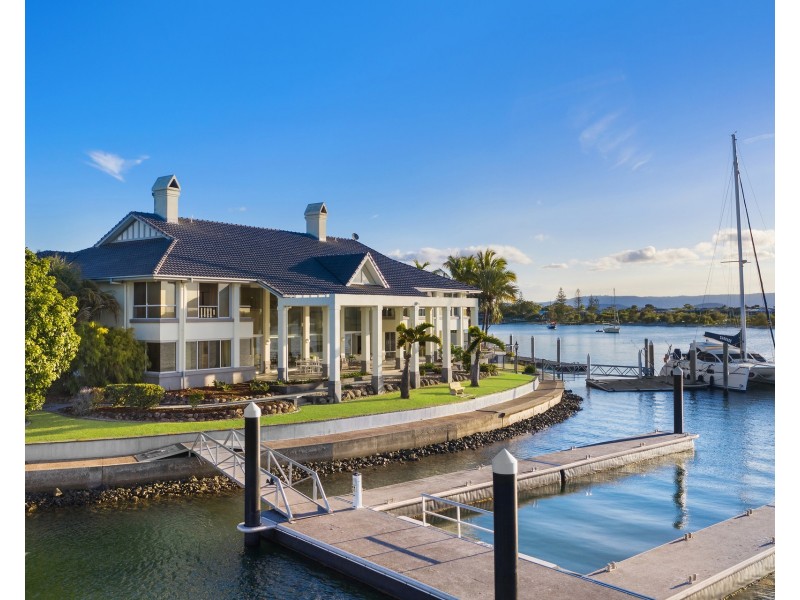 28 Excalibur Court, Sovereign Islands QLD 4216