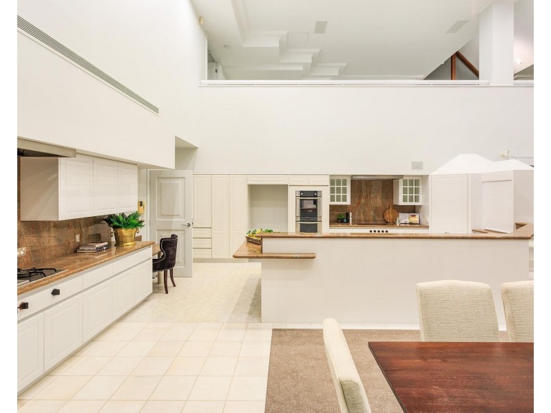 28 Excalibur Court, Sovereign Islands QLD 4216