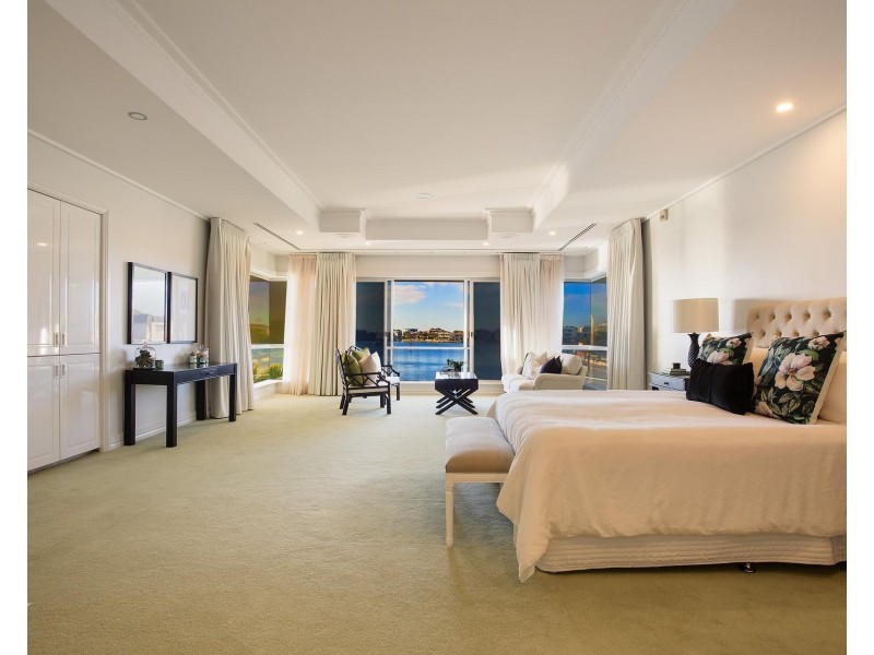 28 Excalibur Court, Sovereign Islands QLD 4216