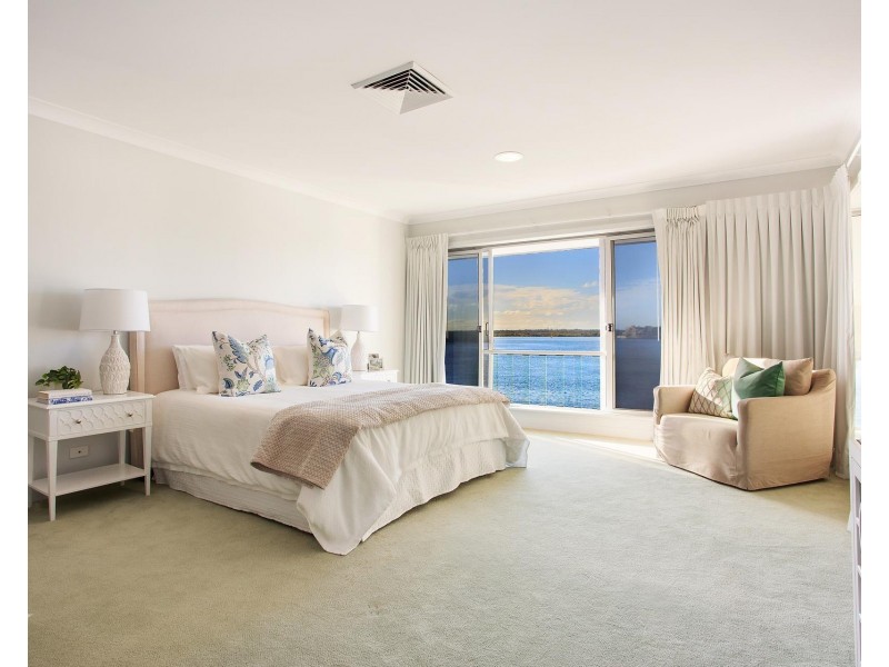 28 Excalibur Court, Sovereign Islands QLD 4216